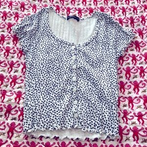 Brandy melville crop top! (not sold on the website anymore!!)